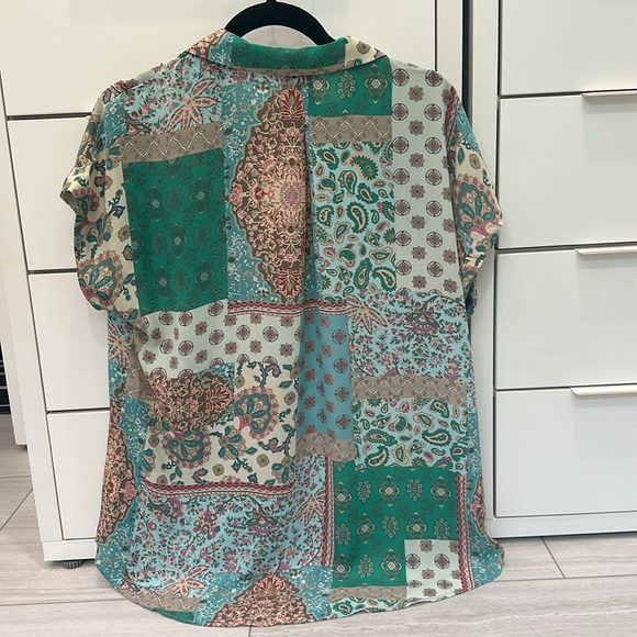 Cupcake and Cashmere paisley, short sleeve printed blouse top medium EUC - Picture 3 of 4
